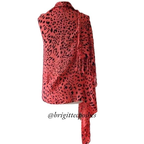 Animal Print Coral Shawl with Fringes - Picture 4 of 10